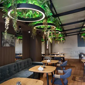 https://graphica-tbilisi-hotel.alltbilisihotels.com